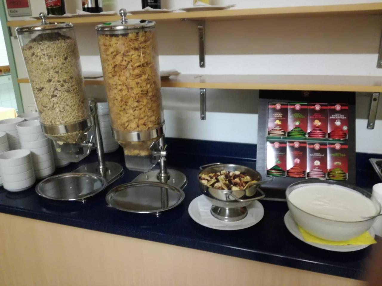 Hostel Obertrum Екстер'єр фото